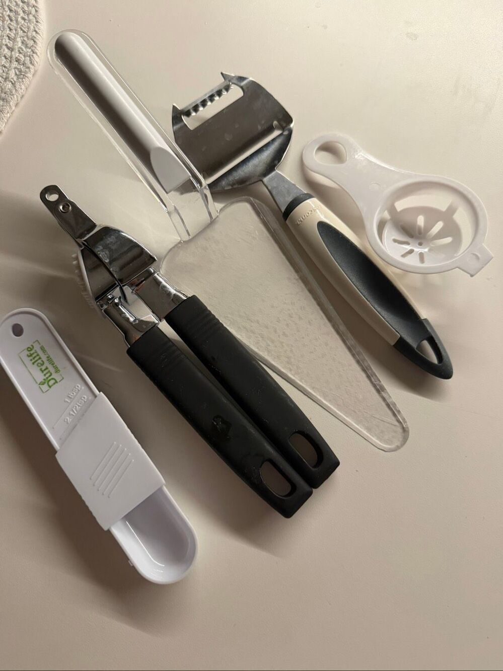 Various Kitchen Gadgets and Tools - Picture 2 of 4